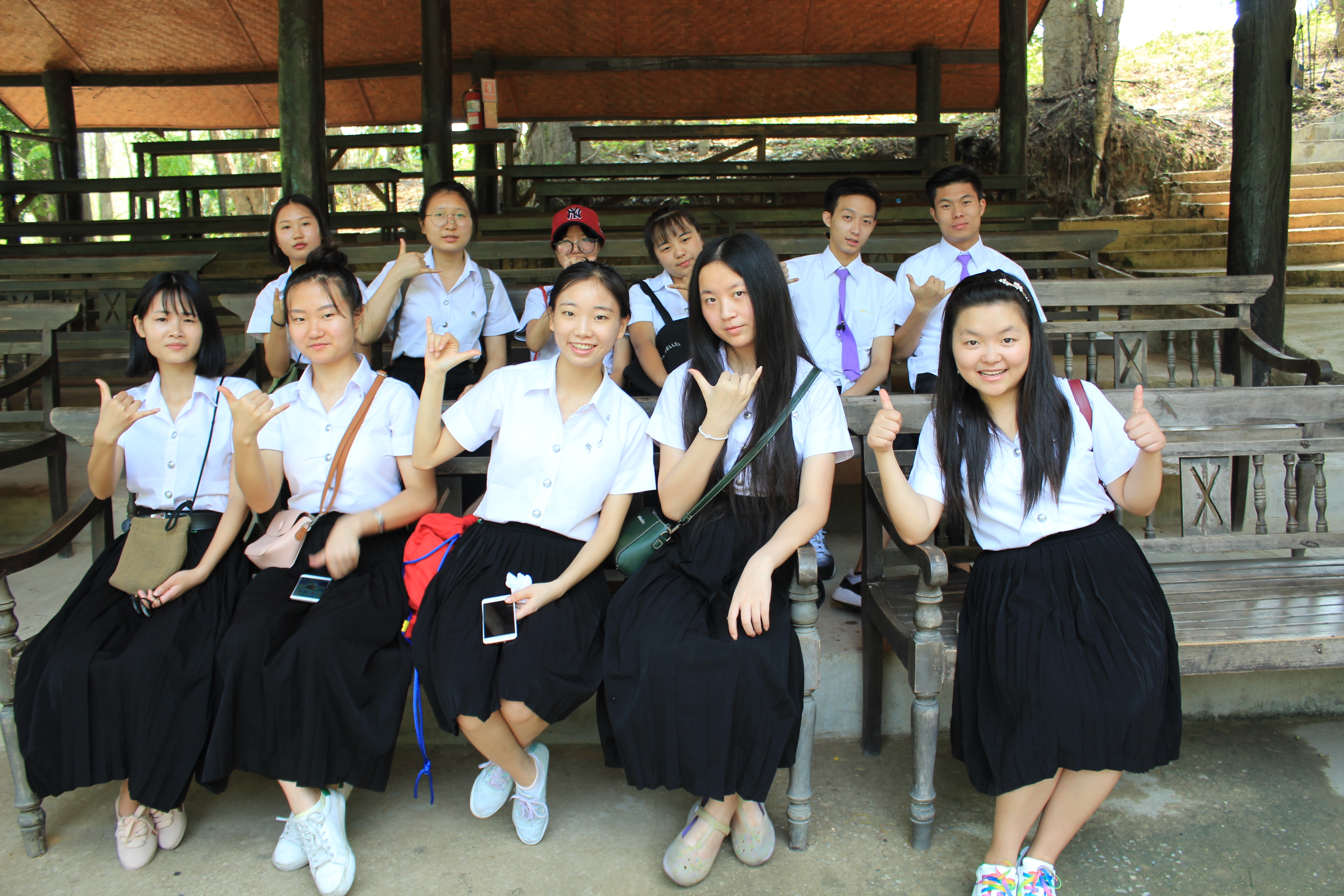泰方老师带领学生参观清迈大象营