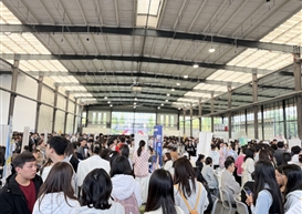 外语学子理性从容，展现积极就业风貌