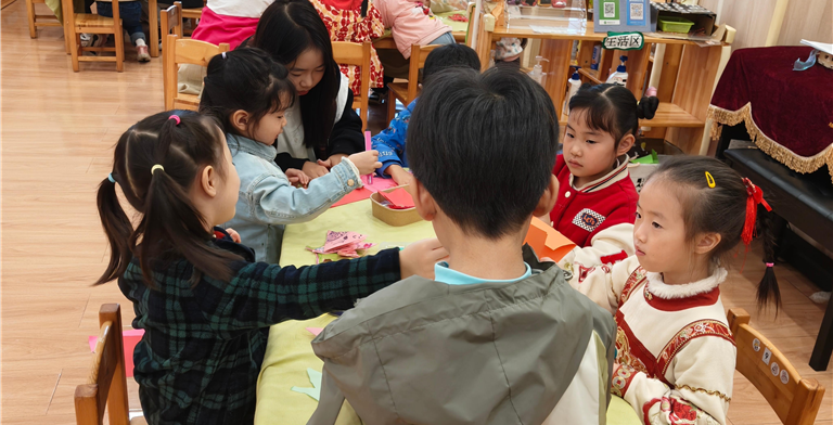 非遗剪纸进课堂，传统文化润童心——外国语学院分团委赴菁芙蓉幼儿园开展剪纸活动