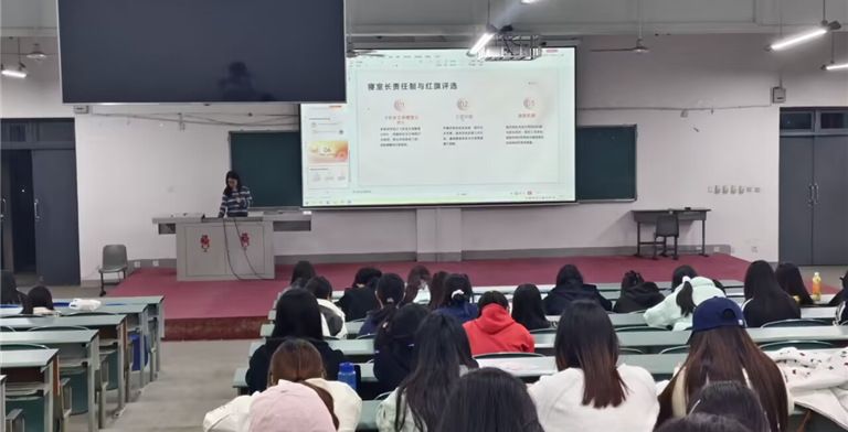 “平安寝室始于心，文明风尚践于行” ——外国语学院十月开展文明寝室建设主题班会