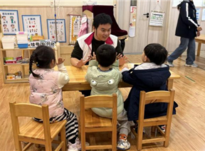 指尖舞韵润童心，志愿青春暖校园 ——外国语学院青年志愿者协会赴菁芙蓉幼儿园开展手势舞教学活动