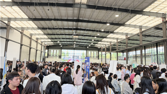 外语学子理性从容，展现积极就业风貌