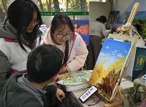 共绘“星”空：一场特殊的艺术对话 ——外国语学院青年志愿者协会在新叶助残服务中心开展绘画交流活动