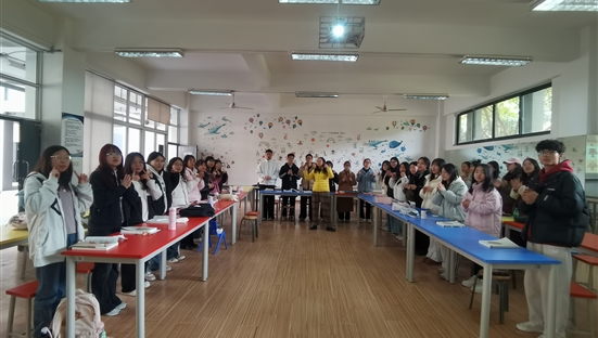 校企协同育人：幼儿园英语教学专家走进《英语教学法》课堂