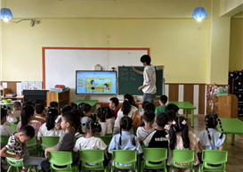 外国语学院2023级英语专业学生 开启少儿英语实践教学之旅