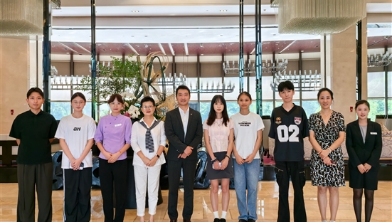 学院院长黄鸣一行赴成都新希望高新皇冠假日酒店慰问实习学生