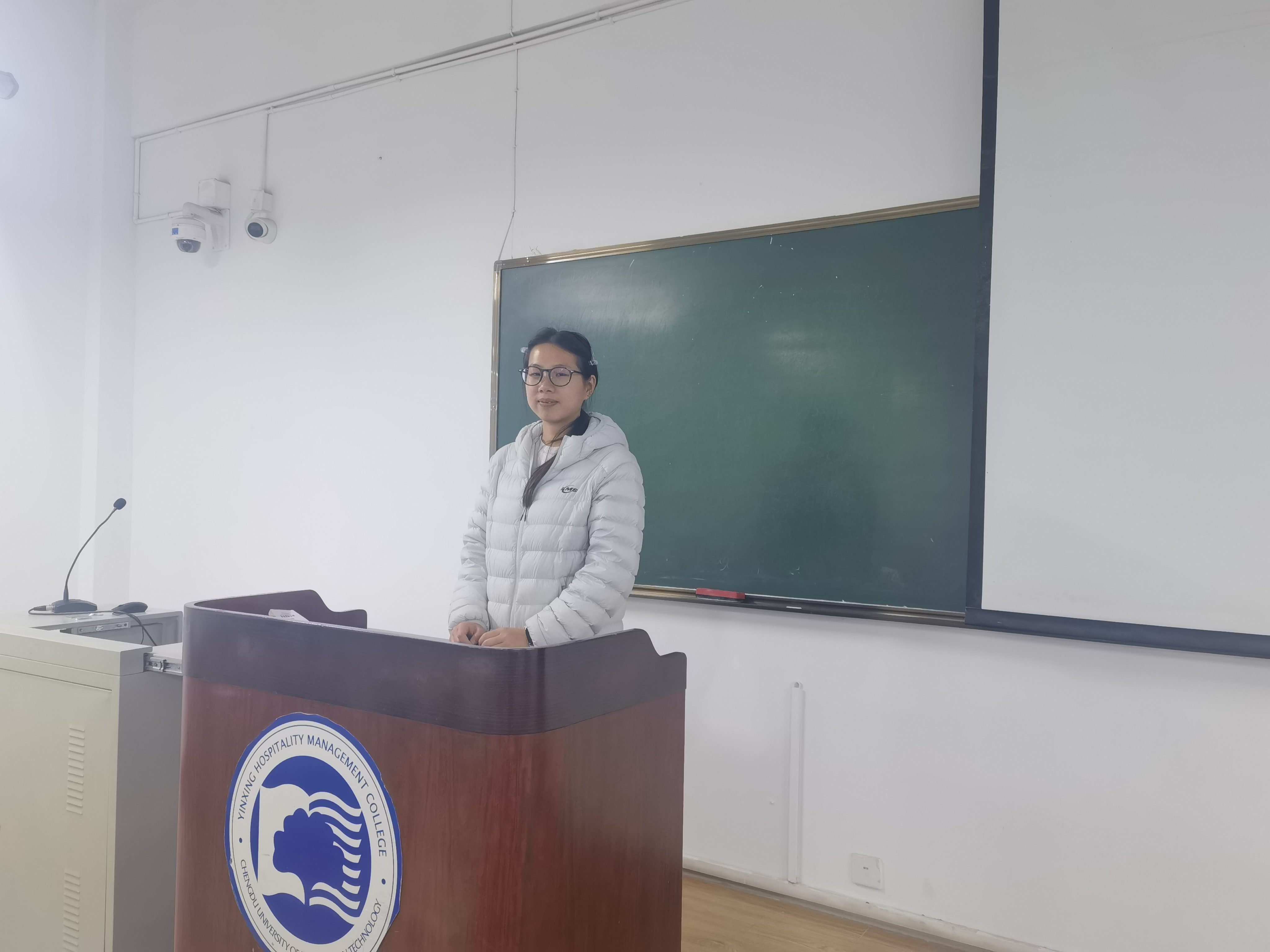 5D3F7AFE2DC30D0F7C7F6F801F6E04B4