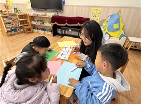 执笔绘童趣，微光暖同行 —外国语学院青年志愿者协会赴菁芙蓉幼儿园开展绘画志愿活动