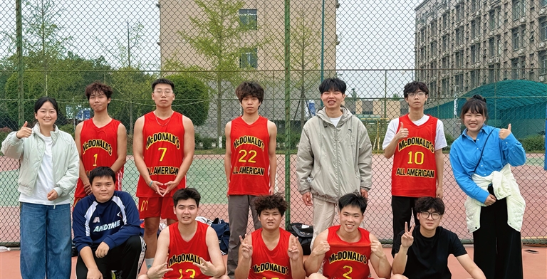 燃“篮”青春，逐梦杏坛 ——外国语学院2026年“银杏杯”篮球赛圆满落幕