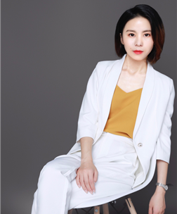杨晶晶，2011级商英1班