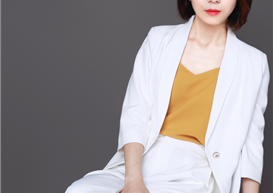 杨晶晶，2011级商英1班